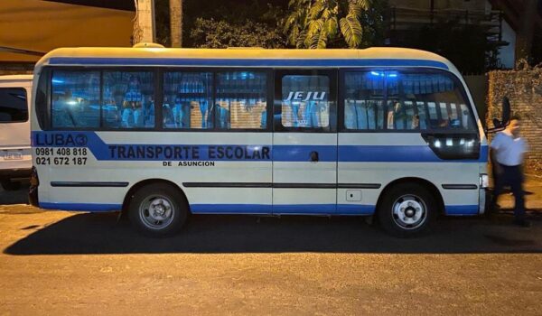Promulgan Ley que permite el uso de buses del transporte escolar y otros como transporte público alternativo