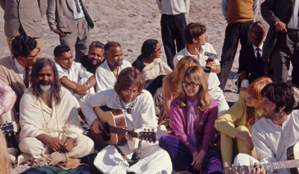 Así era un día con los Beatles en la India: «meditar, pasear, ir a clases, nadar, cantar y componer»