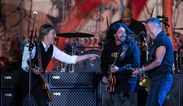 PAUL MCCARTNEY, BRUCE SPRINGSTEEN Y DAVE GROHL: JUNTOS SOBRE EL ESCENARIO DE GLASTONBURY