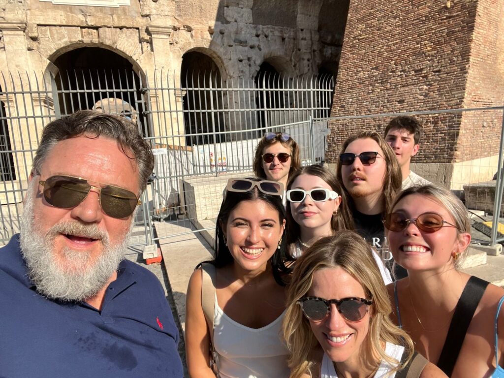 Russell Crowe vuelve al Coliseo con sus hijos 22 años después de 'Gladiator'