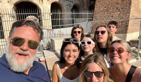 Russell Crowe vuelve al Coliseo con sus hijos 22 años después de ‘Gladiator’