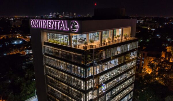Banco Continental se Ilumina de rosa para conmemorar el mes de concienciación sobre el Cáncer de Mama