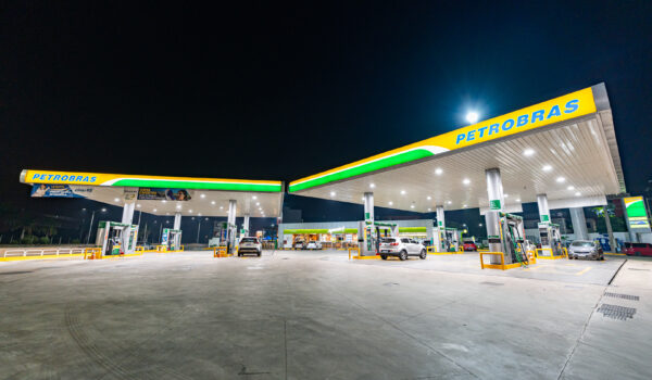 Petrobras reduce hasta G. 900 por litro en sus combustibles