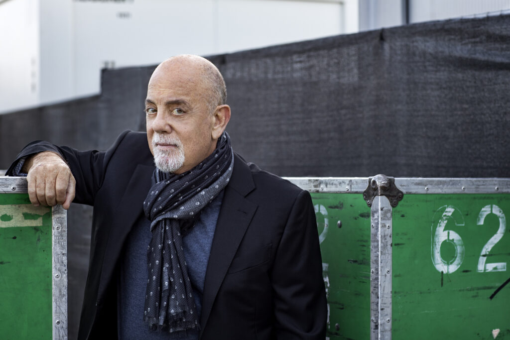 BILLY JOEL  presenta su primer single en décadas “TURN THE LIGHTS BACK ON”