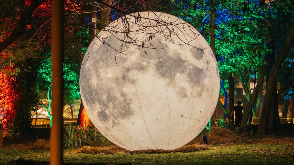 Aura Lumina extiende su temporada y transforma las noches de Asunción