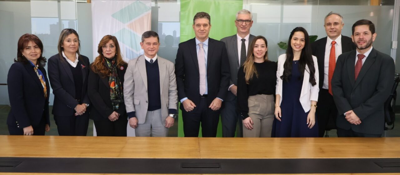 Banco GNB y la Caja de Jubilados Bancarios firman convenio para digitalizar el trámite de Fe de Vida